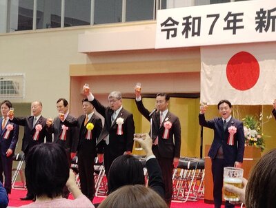 賀詞交歓会乾杯.jpg