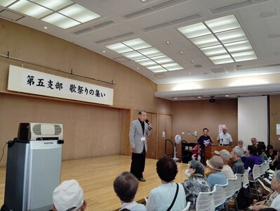 歌祭り 根本会長.jpg